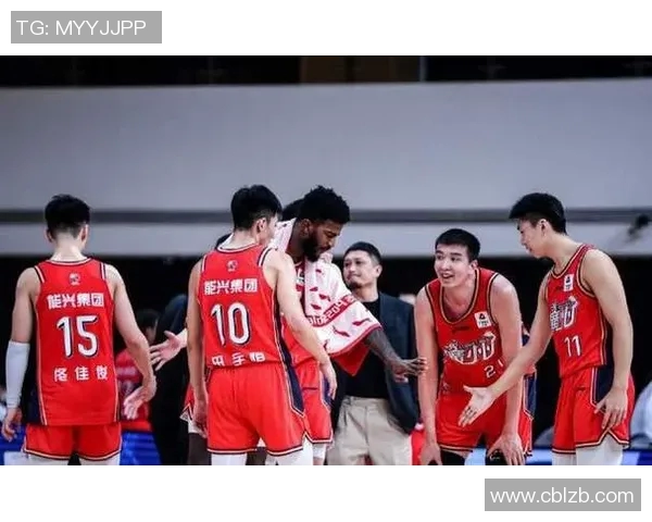 八一男篮与广东男篮激战正酣谁能在赛场上笑到最后